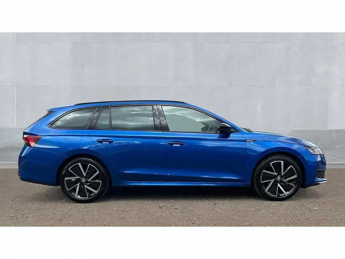 Used Skoda Octavia SportLine 147 HP (108 kW) 2025 Blue Estate