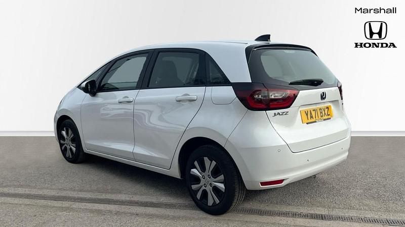 Used Honda Jazz Hybrid 109 HP (80 kW) 2022 Special solid  platinum white Hatchback