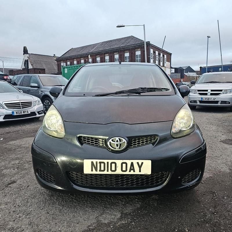 Used Toyota Aygo 67 HP (49 kW) 2010 Black Hatchback