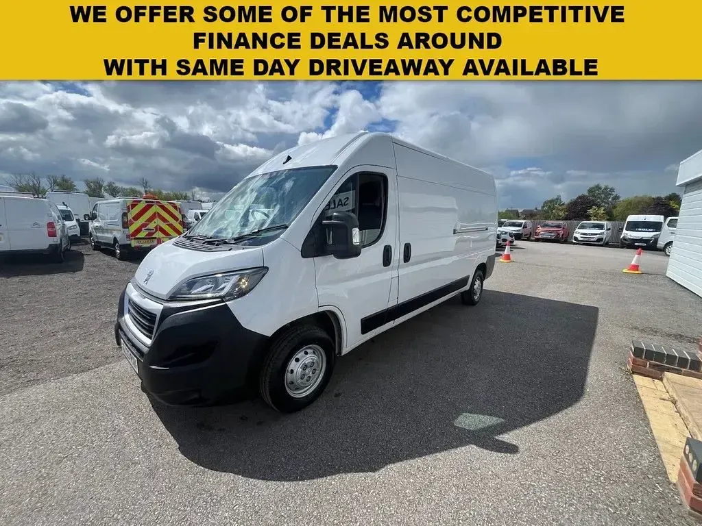 Used Peugeot Boxer Premium 140 HP (102 kW) 2023 White Van