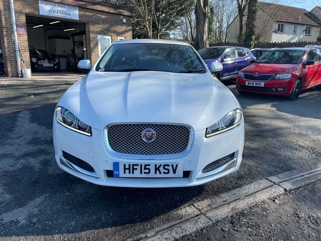 Used Jaguar XF Luxury 200 HP (147 kW) 2015 White Sedan