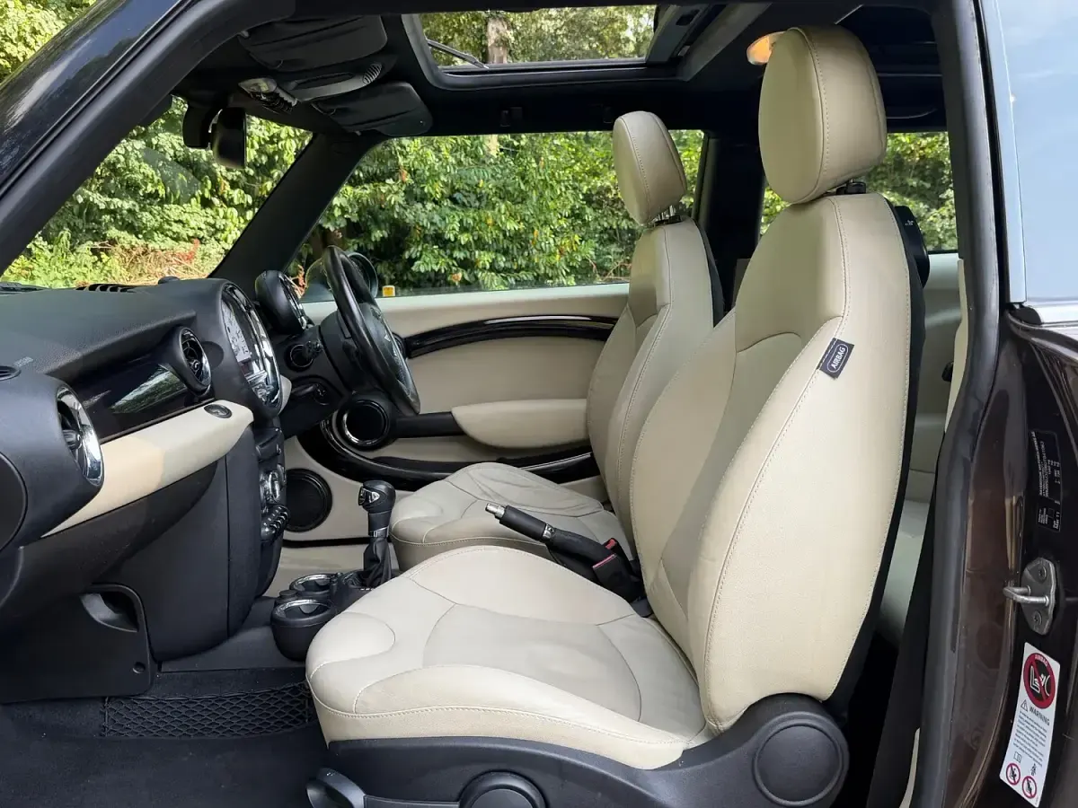 Used Mini Cooper Hatch 122 HP (89 kW) 2011 Brown Hatchback