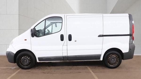 Second-hand Vauxhall Vivaro 90 CP (66 kW) 2011 Alb Monovolum