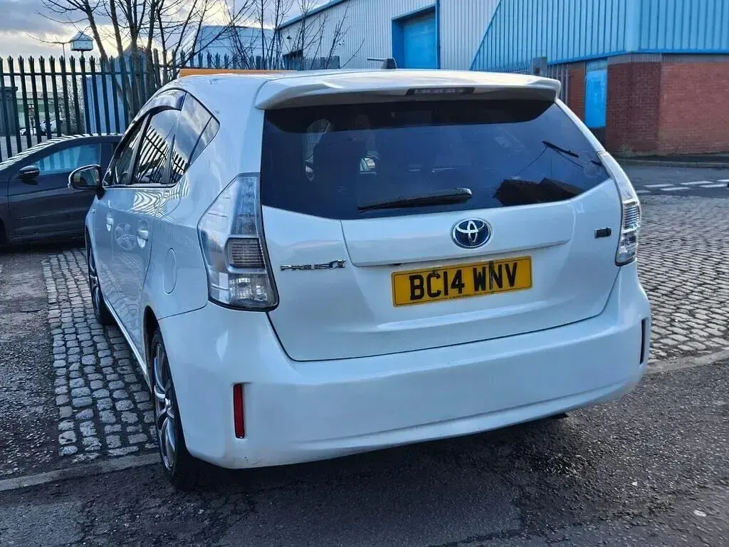 Used Toyota Prius+ 136 HP (100 kW) 2014 White MPV