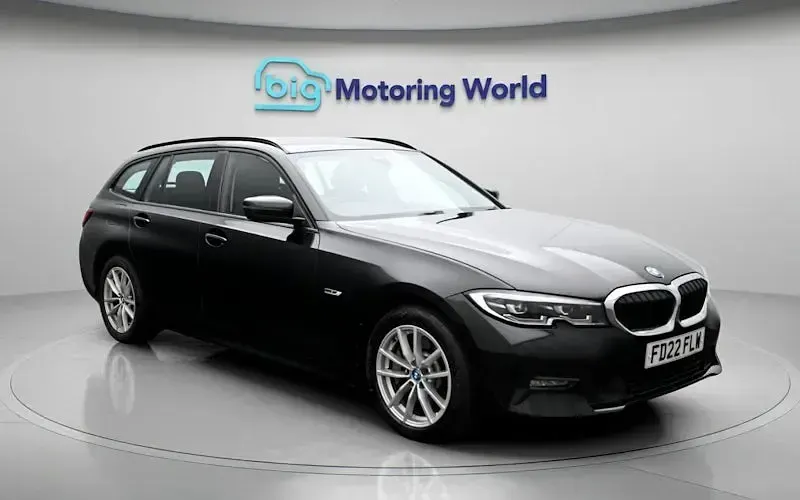 Begagnad BMW 330e 292 HK (214 kW) 2022 Svart Kombi