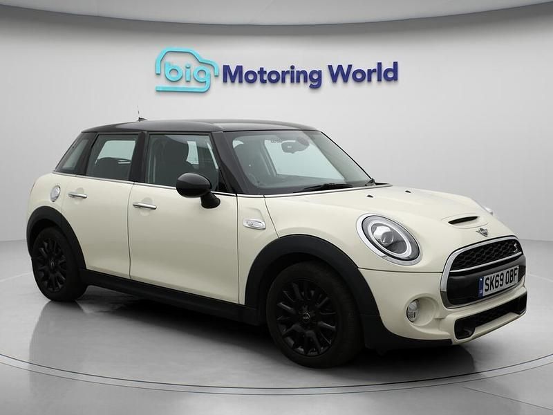 White Used 2019 Mini Cooper S Classic Hatchback | £11,000 (Fair price) - Image 1/4