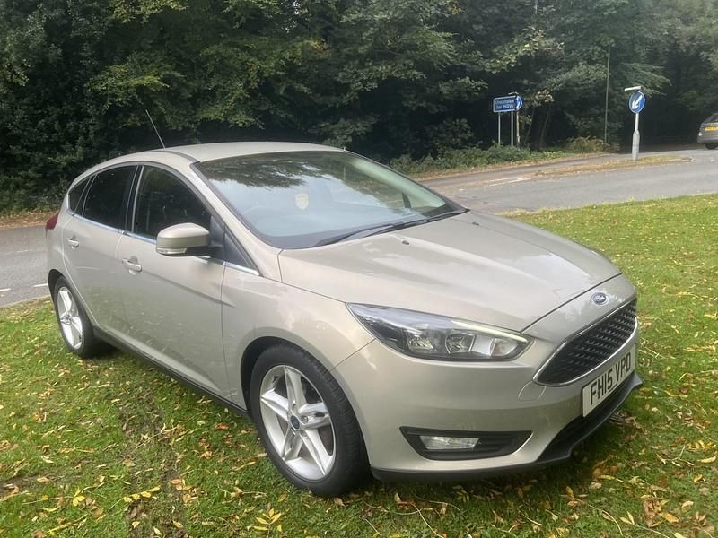 Used Ford Focus Zetec 120 HP (88 kW) 2015 Silver Hatchback