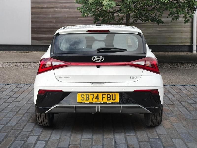 Used Hyundai i20 Advanced 100 HP (73 kW) 2025 White Hatchback