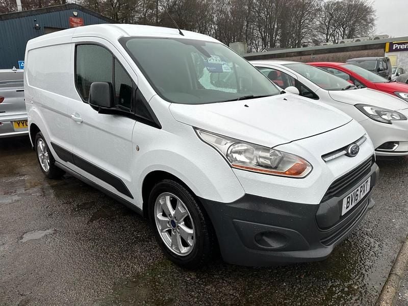 White Used 2016 Ford Transit Connect Limited MPV | £6,495 (Super price) - Image 1/4