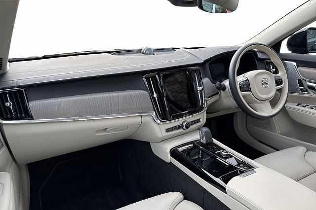 Used Volvo V90 Ultra 455 HP (334 kW) 2025 Black Estate