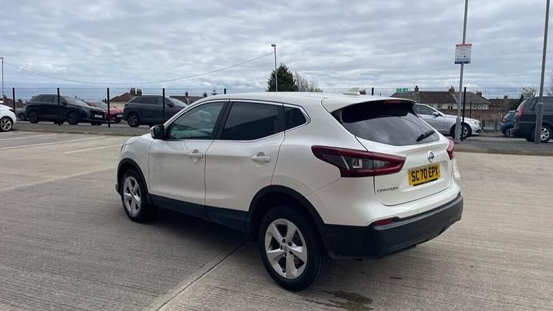 Used Nissan Qashqai Acenta Premium 158 HP (116 kW) 2021 White SUV