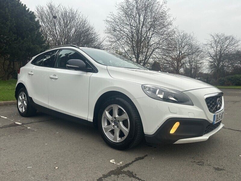 White Used 2015 Volvo V40 CC SE Estate | £3,995 (Fair price) - Image 1/4