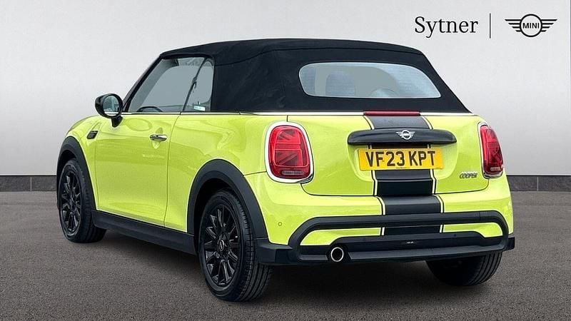 Używany Mini Cooper Classic 134 KM (98 kW) 2023 Żółty Hatchback
