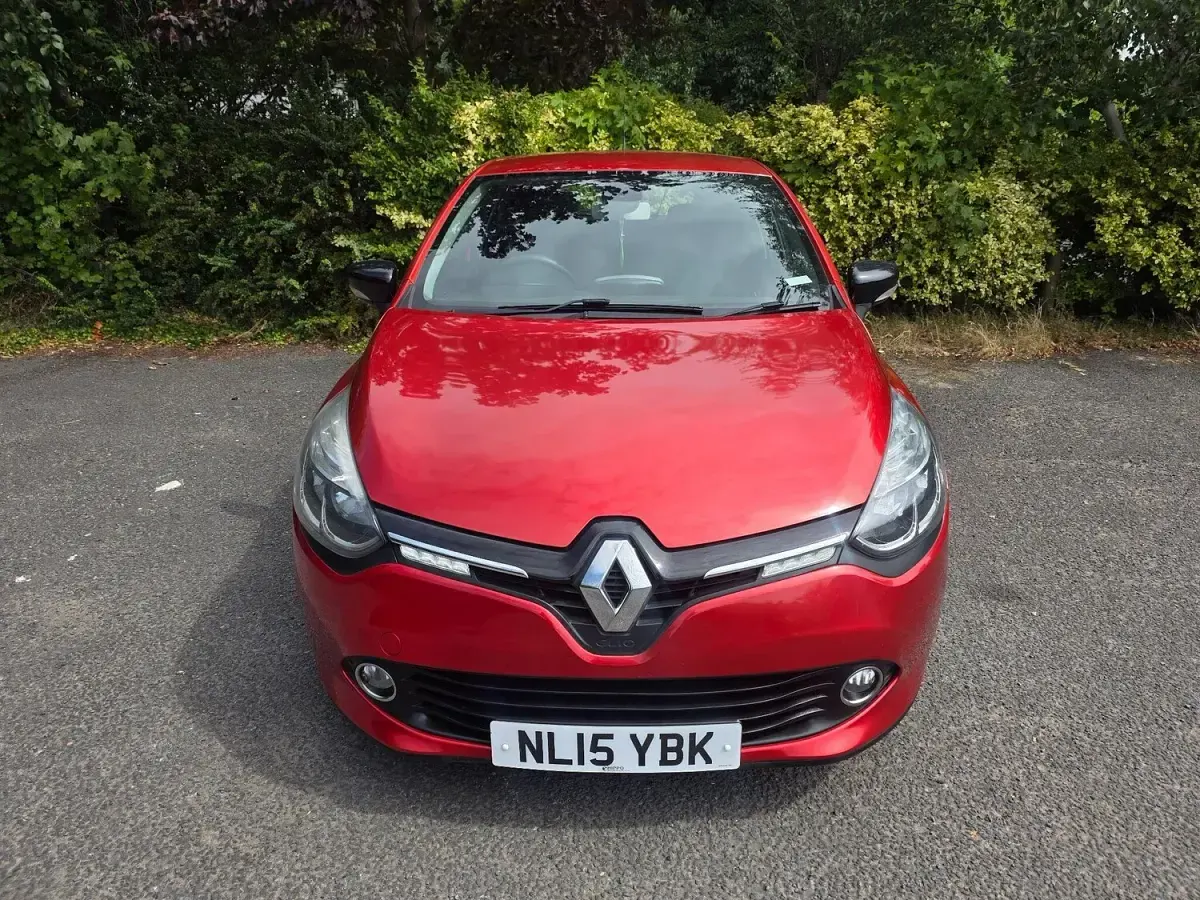 Used Renault Clio Dynamique 90 HP (66 kW) 2015 Red Hatchback