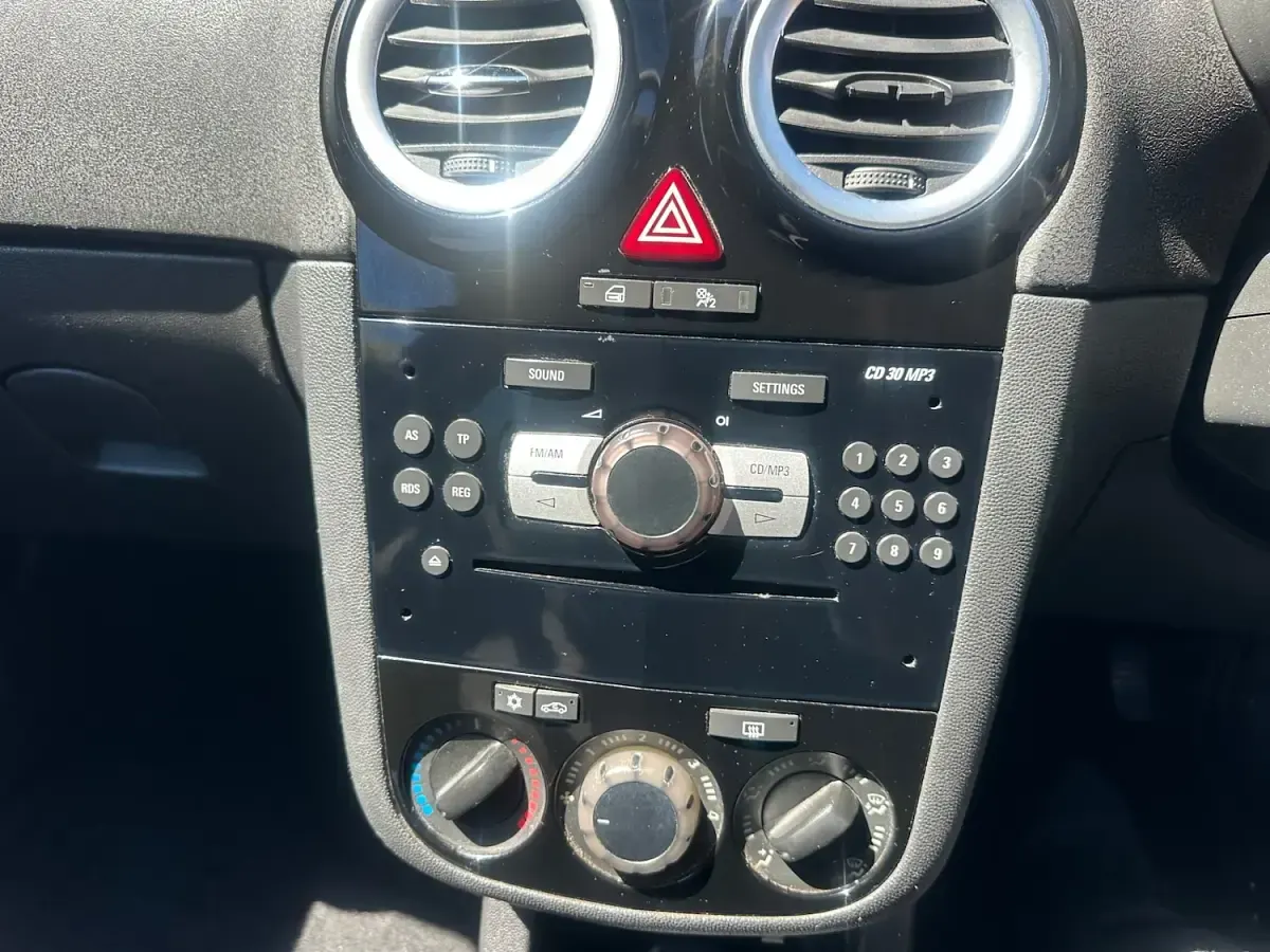 Used Vauxhall Corsa 90 HP (66 kW) 2011 Silver Hatchback