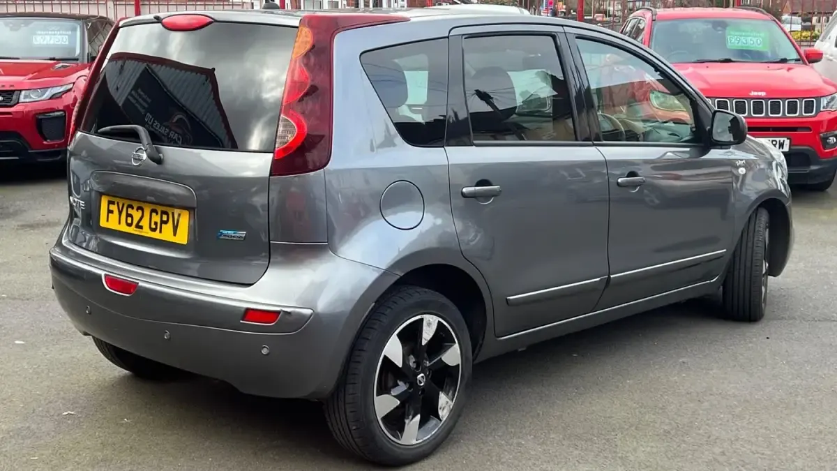 Używany Nissan Note N-TEC 90 KM (66 kW) 2012 Szary Hatchback
