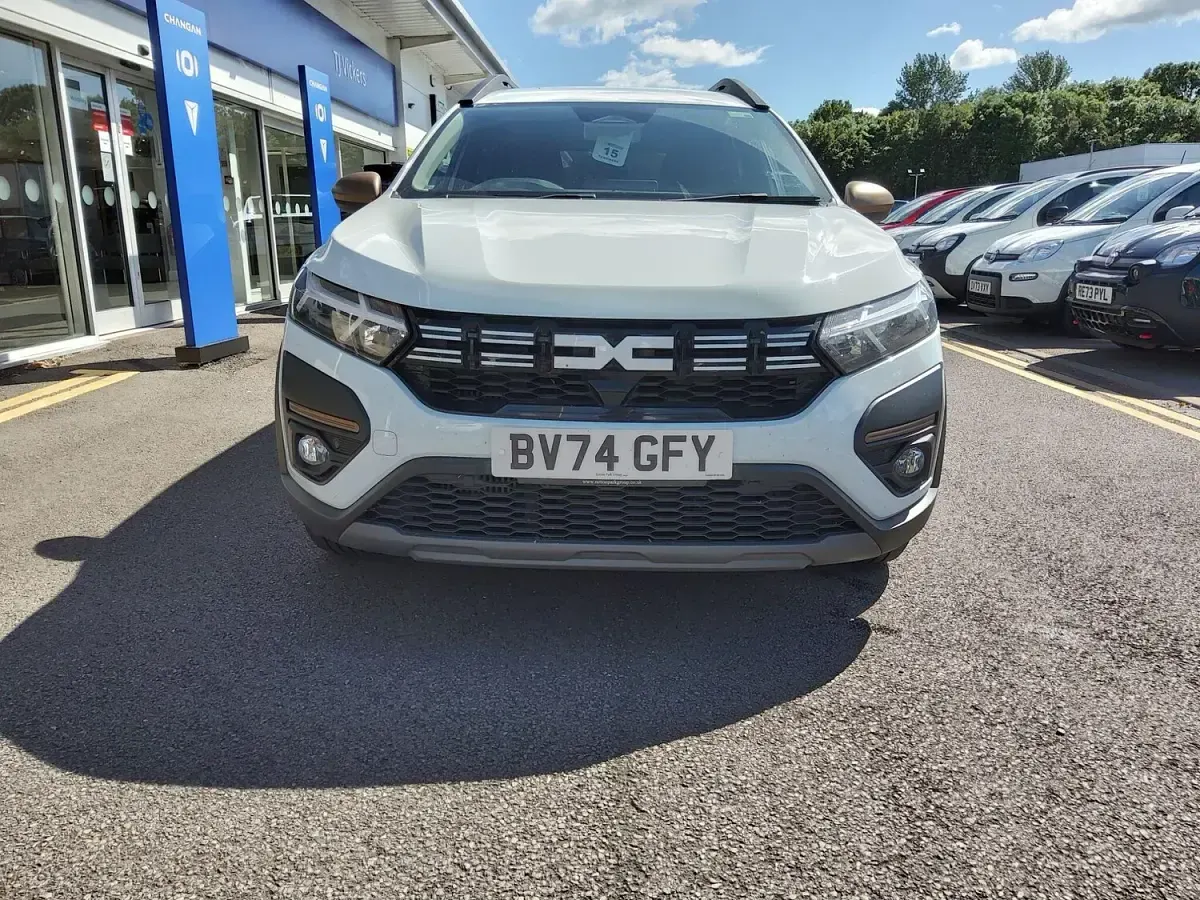 Used Dacia Jogger Extreme 108 HP (79 kW) 2024 White MPV