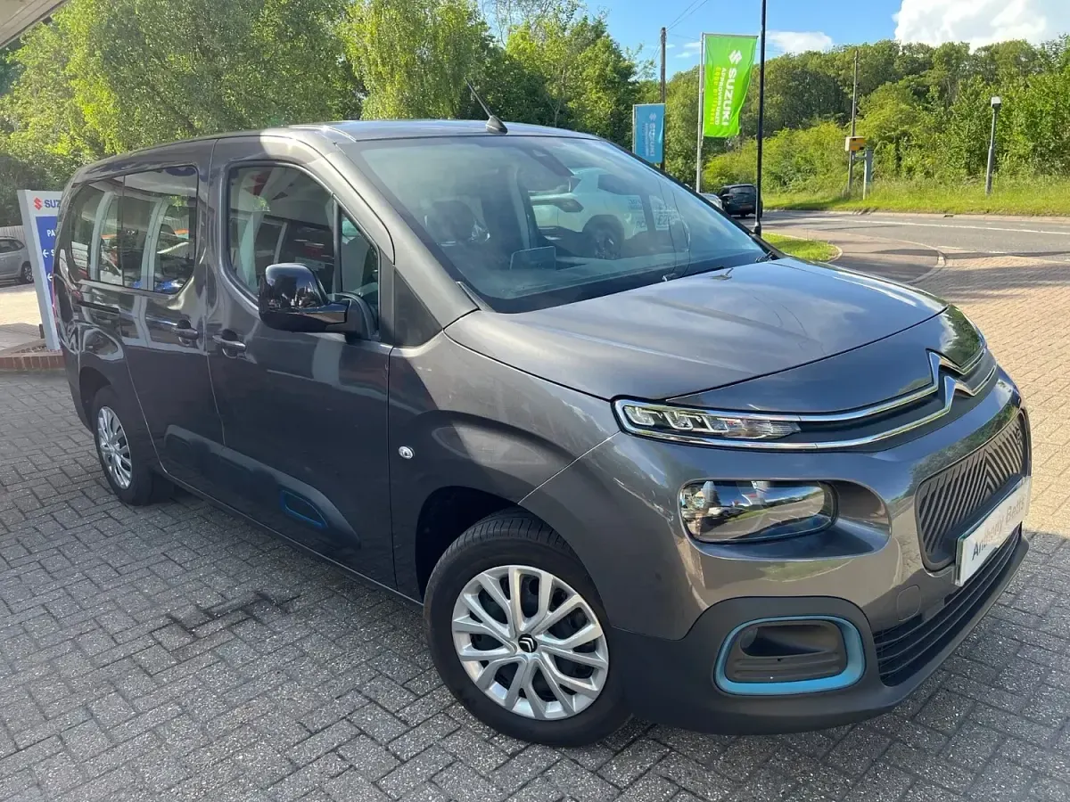 Used Citroën Berlingo Feel 100 kW (136 HP) 2023 Grey MPV