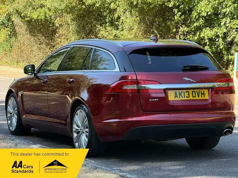Used Jaguar XF Sportbrake Portfolio 200 HP (147 kW) 2013 Red Estate