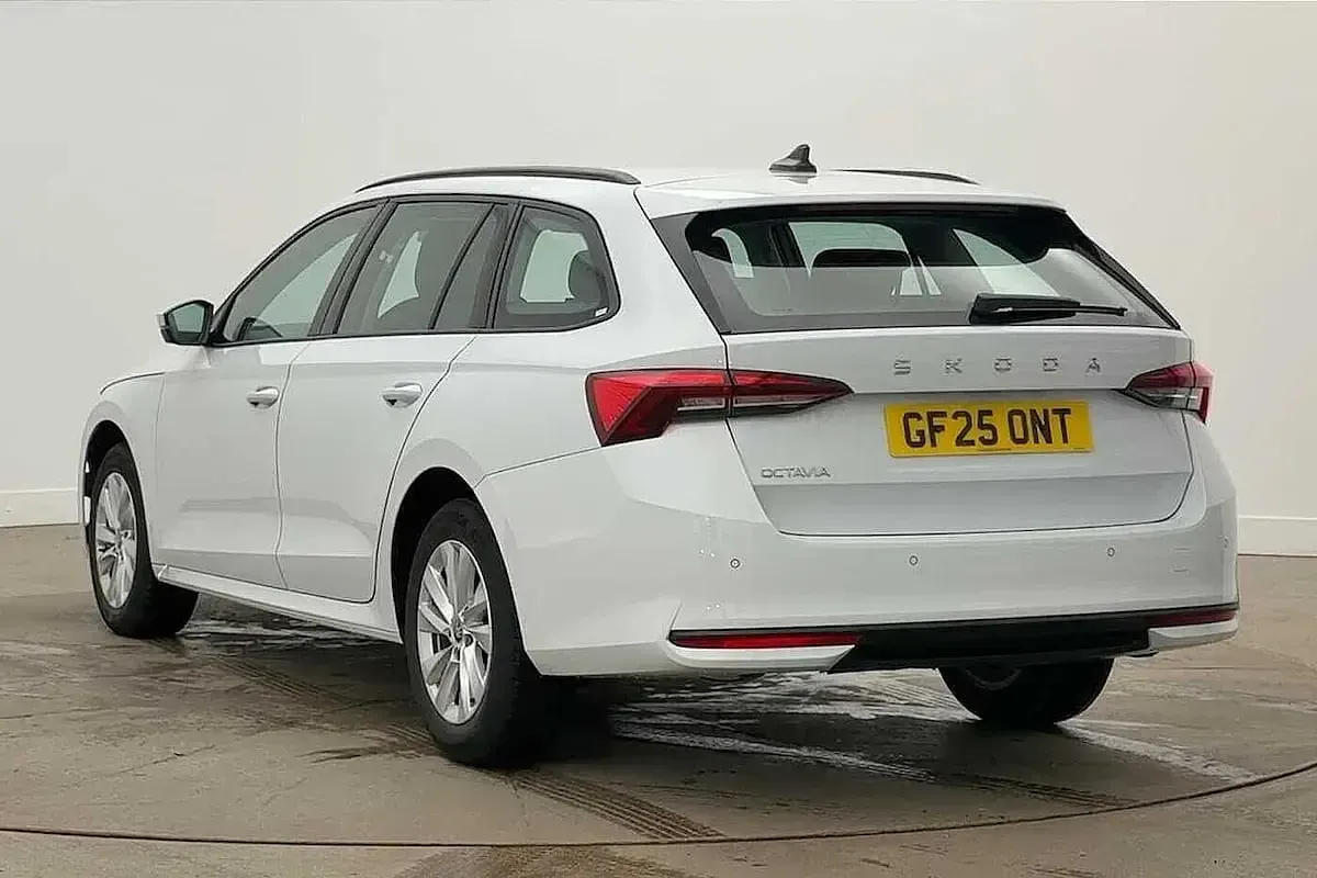 Begagnad Skoda Octavia SE Technology 85 HK (62 kW) 2025 Vit Kombi