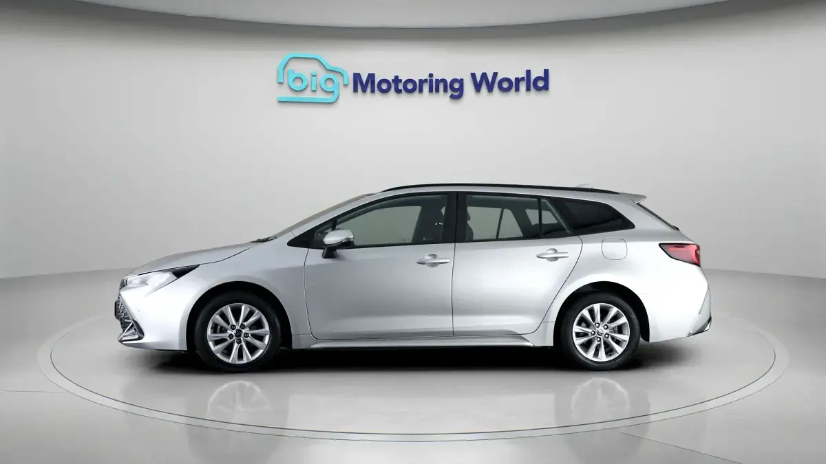 Used Toyota Corolla 140 HP (102 kW) 2023 Silver Estate