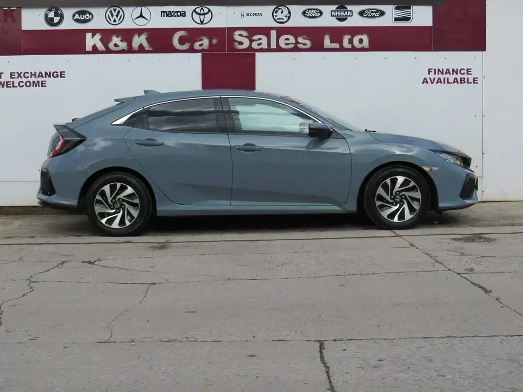 Używany Honda Civic SE 129 KM (94 kW) 2018 Szary Hatchback