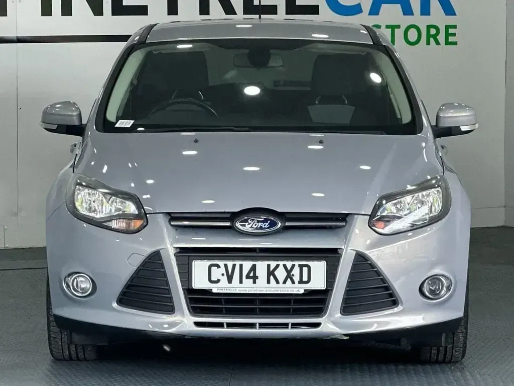 Używany Ford Focus Zetec 2014 Srebrny Hatchback