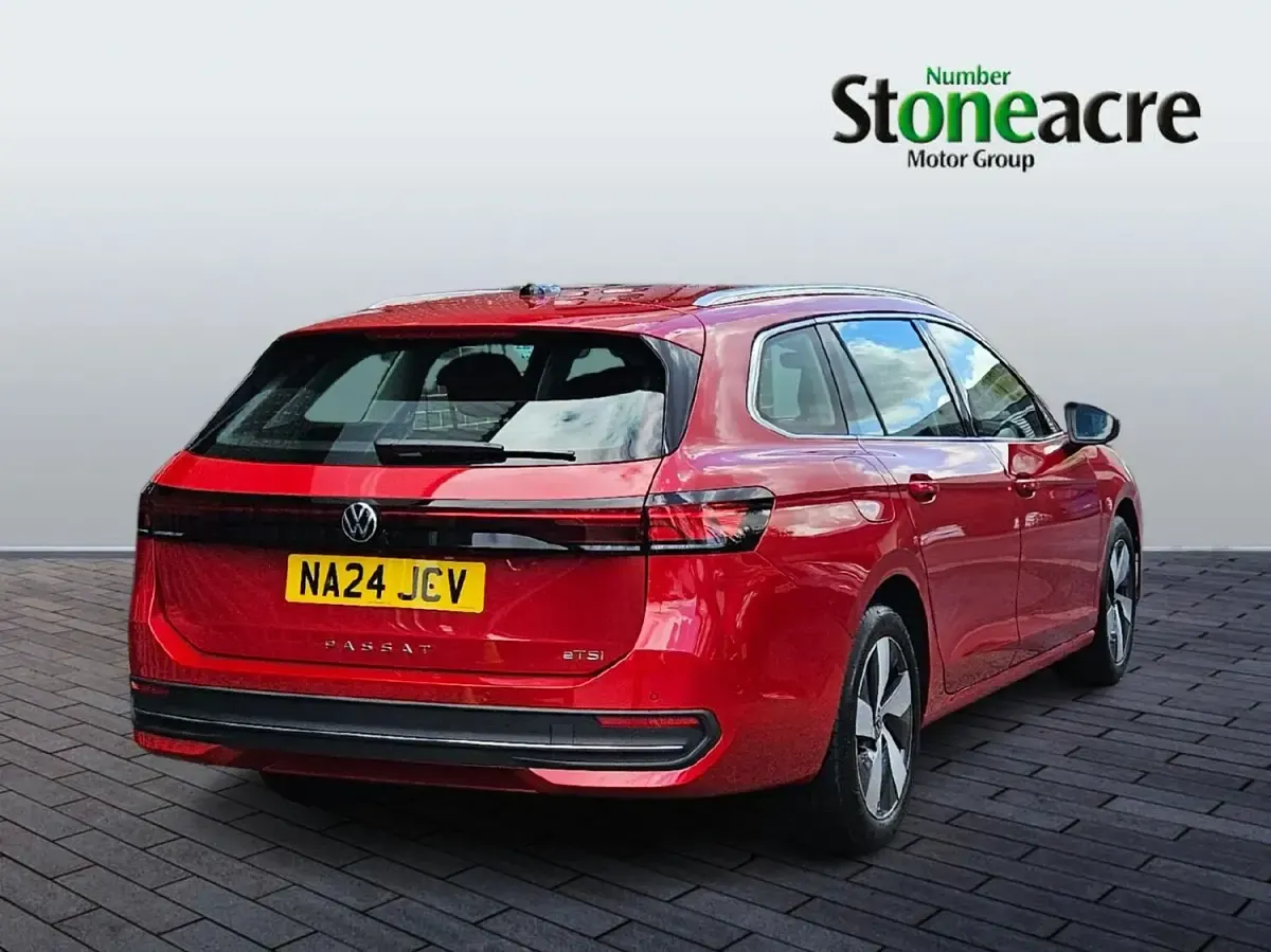 Used VW Passat Life 150 HP (110 kW) 2024 Red Estate