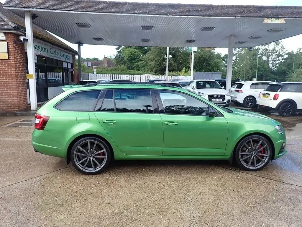 Used Skoda Octavia vRS 245 HP (180 kW) 2020 Green Estate