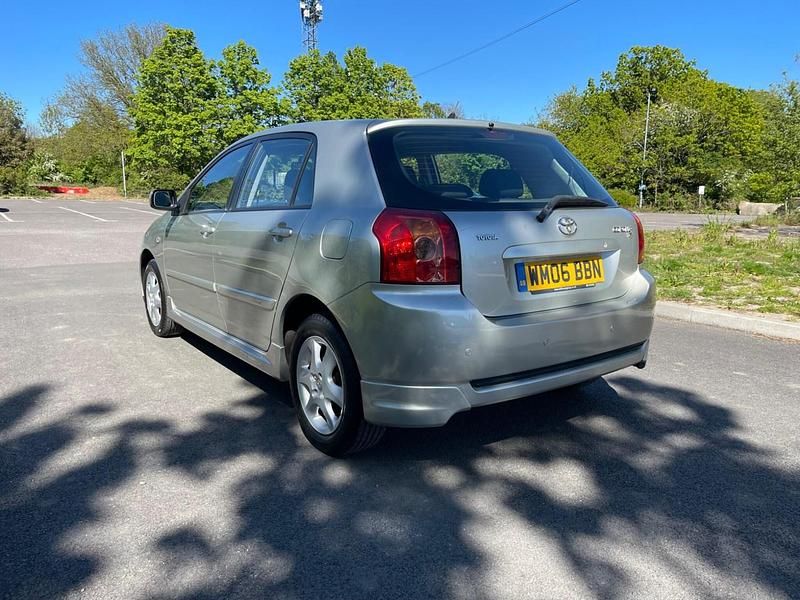 Usado Toyota Corolla T3 110 HP (80 kW) 2006 Prateado Citadino