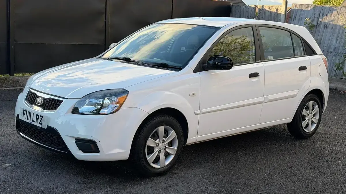 Used Kia Rio 109 HP (80 kW) 2011 White Hatchback