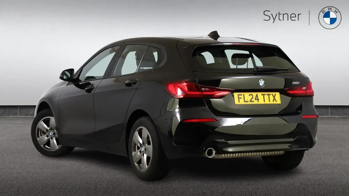 Used BMW 118 Sport Line 134 HP (98 kW) 2024 Black Hatchback