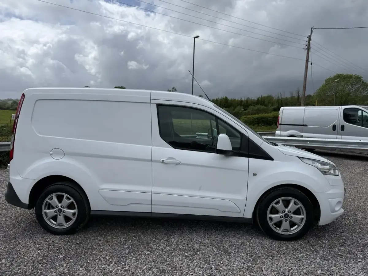Begagnad Ford Transit Connect Limited 120 HK (88 kW) 2017 Vit Minibuss
