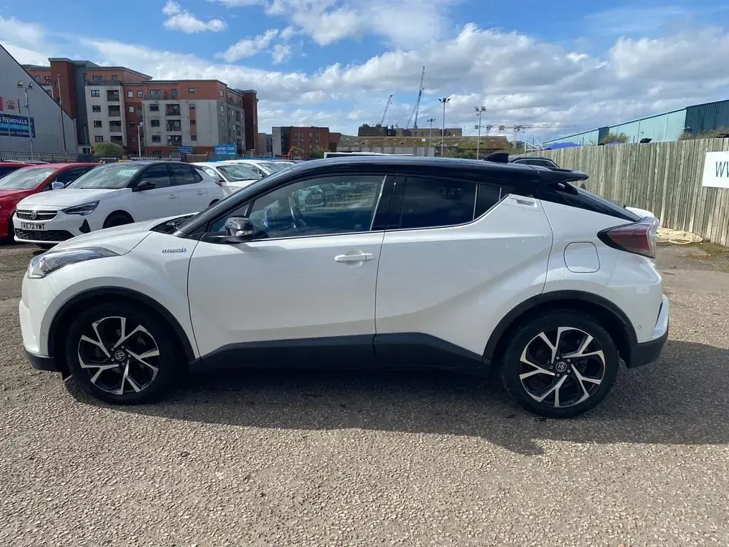 Used Toyota C-HR 122 HP (89 kW) 2018 White SUV