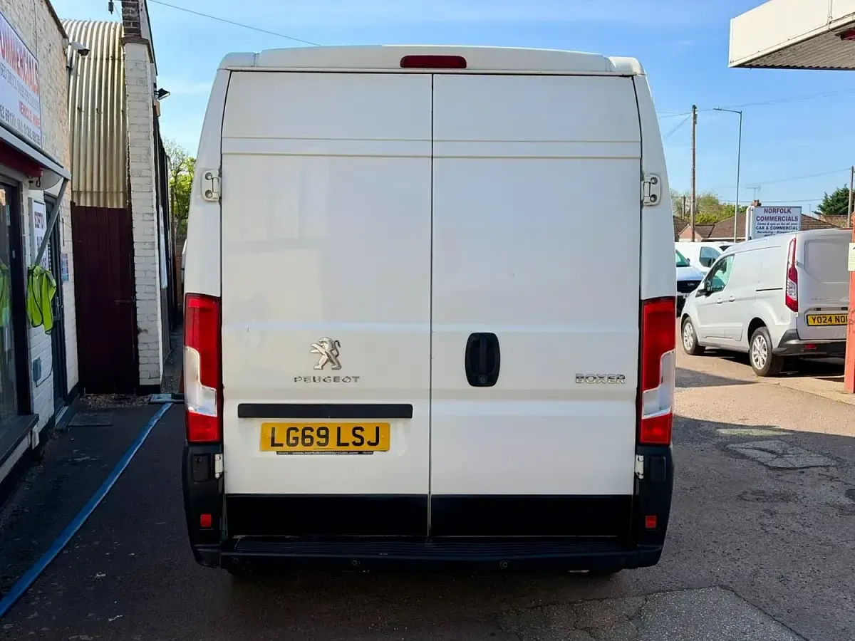 Begagnad Peugeot Boxer 140 HK (102 kW) 2019 Vit Van