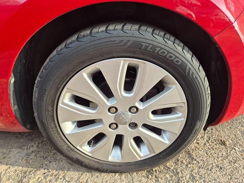 Used Kia Rio 75 HP (55 kW) 2013 Red Hatchback