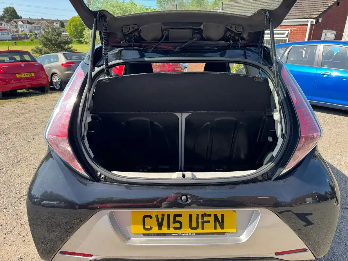 Used Toyota Aygo X-clusiv 69 HP (50 kW) 2015 Black Hatchback