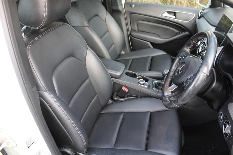 Used Mercedes B180 2017 White MPV