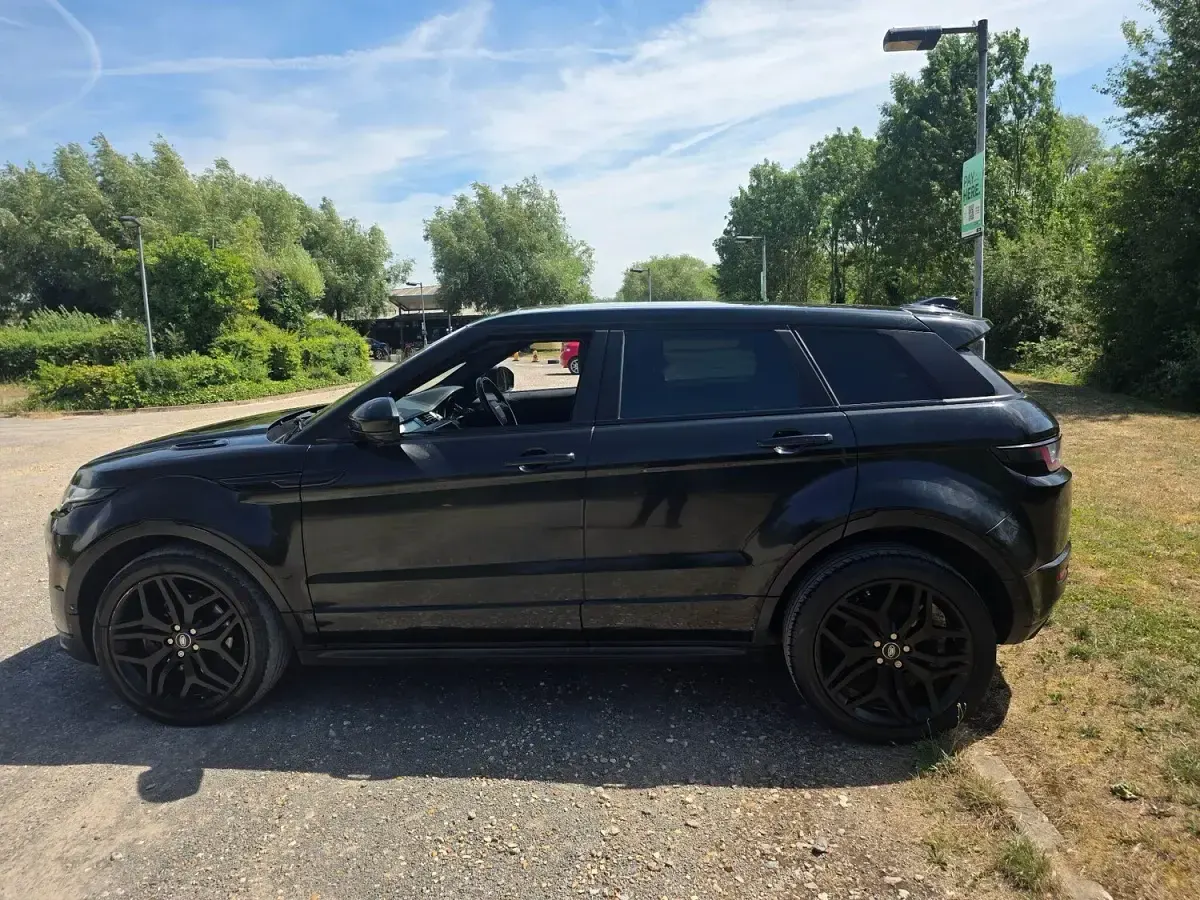 Used Land Rover Range Rover evoque HSE Dynamic 2017 Black Estate