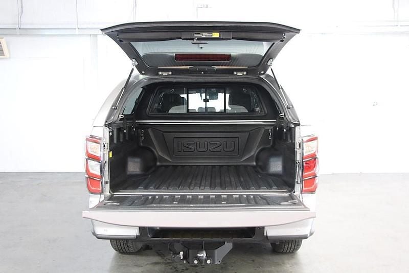 Second-hand Isuzu D-Max 163 CP (119 kW) 2025 Argintiu Pickup