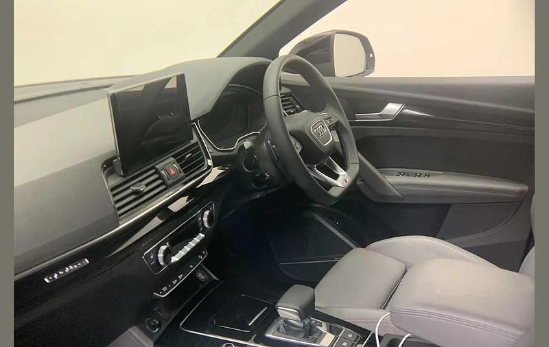 Used Audi Q5 Comfort 200 HP (147 kW) 2023 Blue SUV