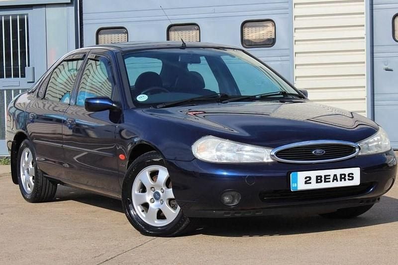 Used Ford Mondeo Ghia 1996 Blue Hatchback