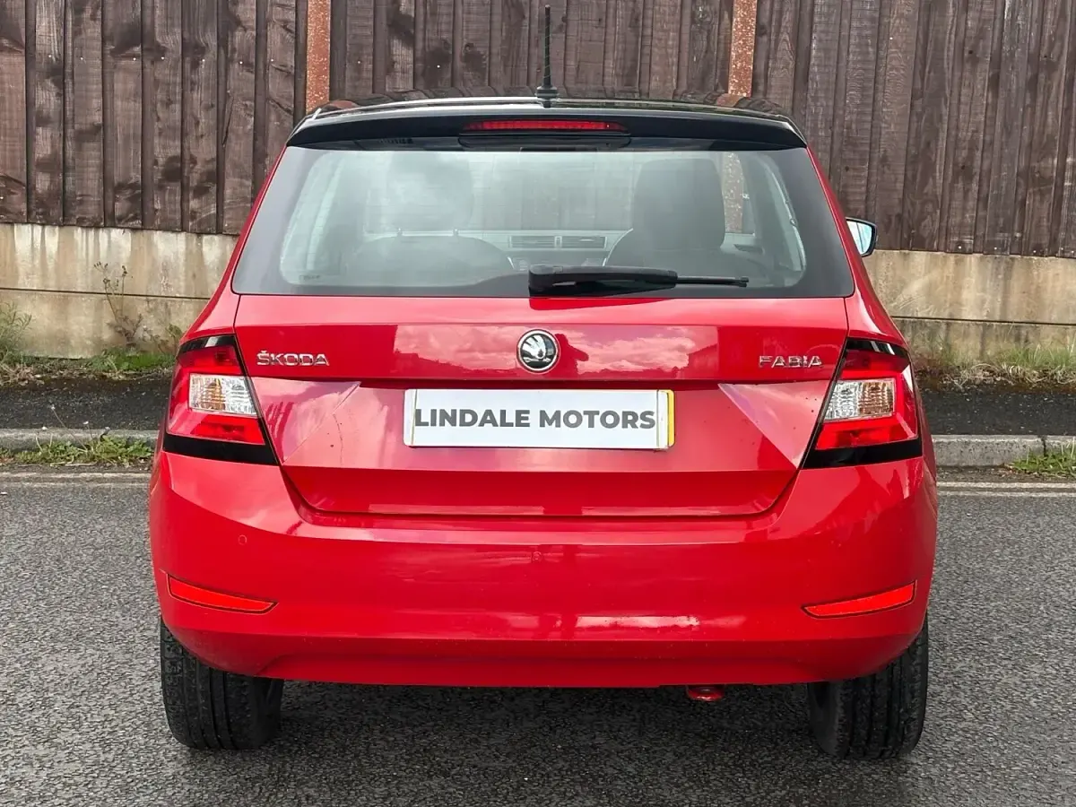 Used Skoda Fabia Colour Edition 75 HP (55 kW) 2019 Red Hatchback