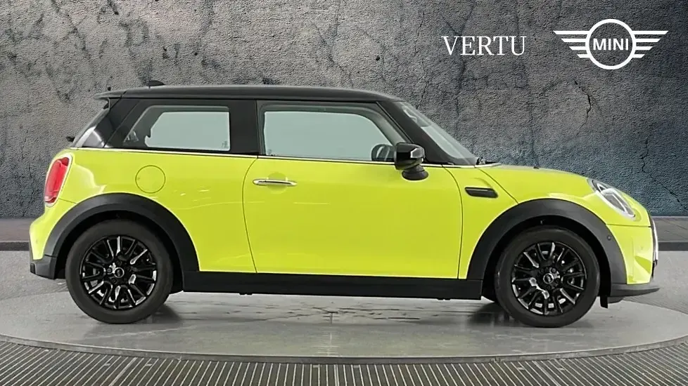 Used Mini Cooper Classic 136 HP (100 kW) 2022 Yellow Hatchback