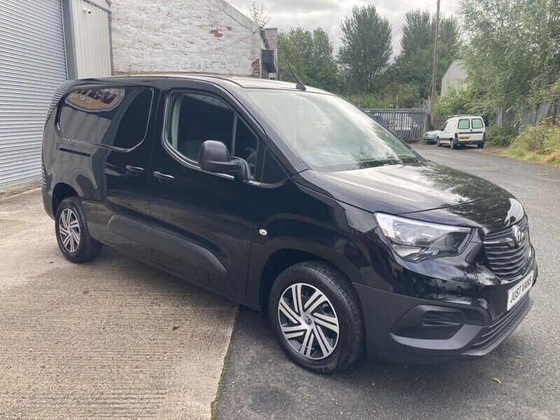 Black Used 2019 Vauxhall Combo Edition MPV | £9,995 (A bit pricey) - Image 1/4