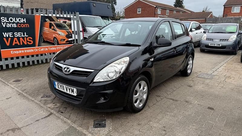 Used Hyundai i20 Comfort 77 HP (56 kW) 2011 Black Hatchback