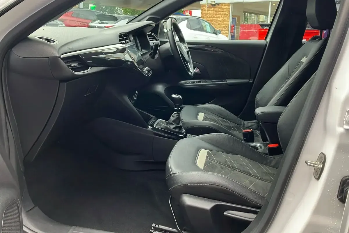 Used Vauxhall Corsa Ultimate 100 HP (73 kW) 2023 White Hatchback