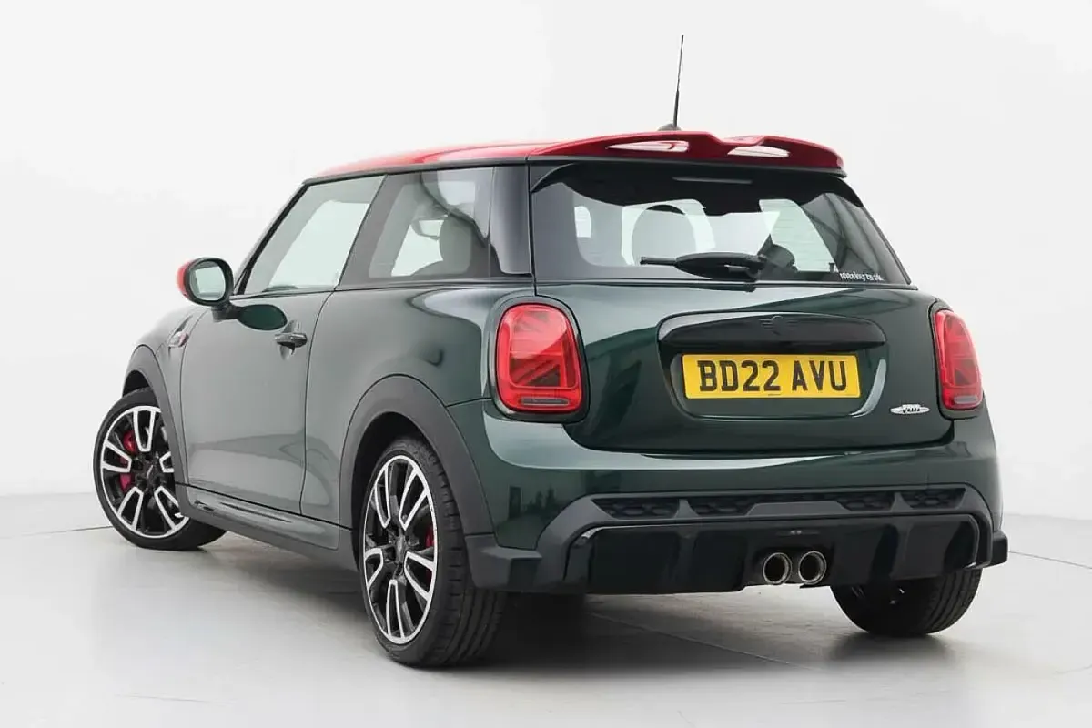 Begagnad Mini John Cooper Works Hatch 2022 Grön Halvkombi