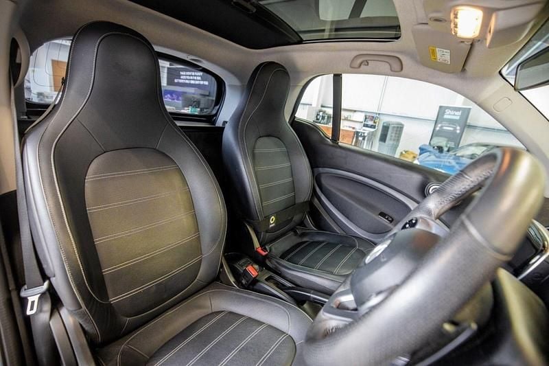 Used Smart ForTwo Coupé Premium 71 HP (52 kW) 2017 Black Coupe