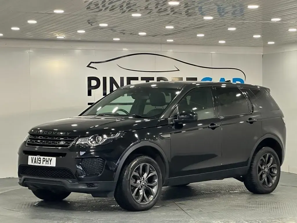 Used Land Rover Discovery 5 Landmark 180 HP (132 kW) 2019 Black SUV
